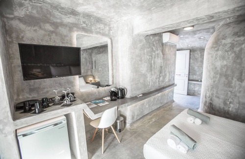 Paradise Hotel | Design Suite A - Clear Sea View, Infinity Pool, Pool bar, Outdoor Gym