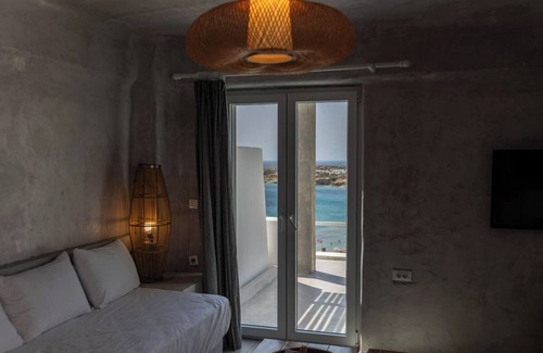Paradise Hotel | Design Superior Apartment with Panoramic Sea View, Shared infinity Pool,Gym, Bar