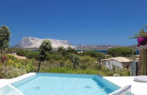 Puntaldia Villa | Design villa created by celebrated Italian architect Simone Micheli