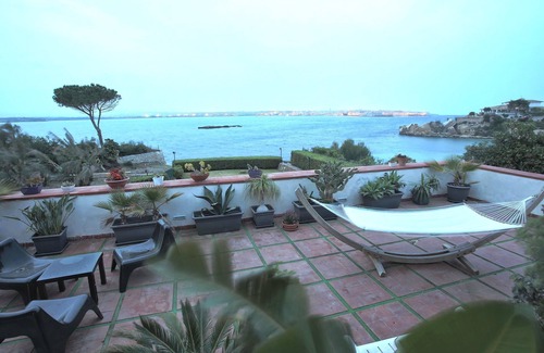 Syracuse House | design villa on the sea with a splendid view of the Gulf of Syracuse