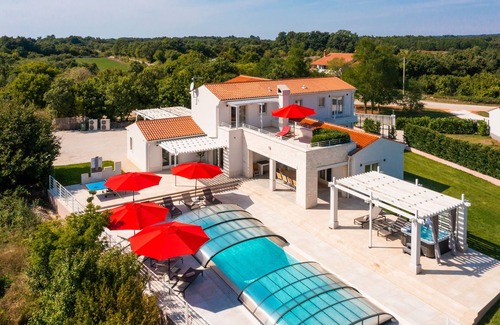 Rezanci Villa | Design Villa Sole * with 48m² heated pool, game room, fitness & spa house
