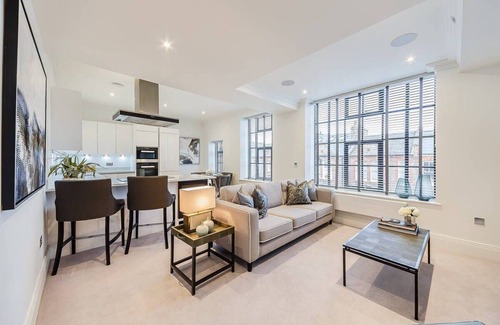Hammersmith and Fulham Apartment | Designer 2-Bed Apartment by the Thames-1st floor