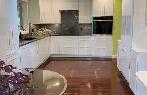 Stratford House | Designer 3-bedroom home near downtown in park like setting