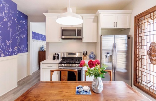 Longfellow Apartment | Designer 3 BR Home Vintage Tubs 2 parking, near San Francisco Bay UC Berkeley