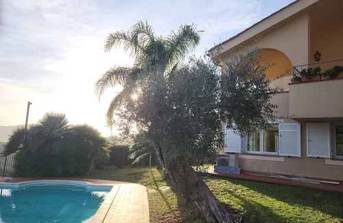 Monade Santa Lucia Apartment | Designer apartment with garden and private pool in a panoramic location