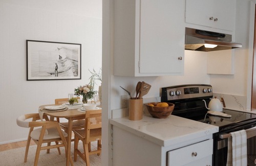 Beach Barber Tract House | Designer Bird Rock bungalow, Walk to the beach, local coffee, and La Jolla’s best hidden gems.