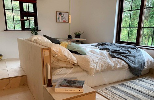 Ballina Cabin | Designer Cabin with Private River Walk & Fire Pit
