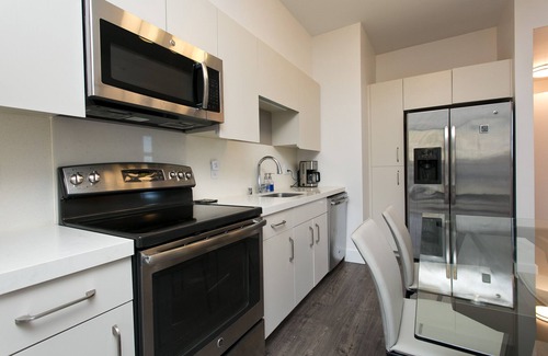 Portlock Condo | Designer Condo in Hawaii Kai! Close to beaches, shopping, hiking!