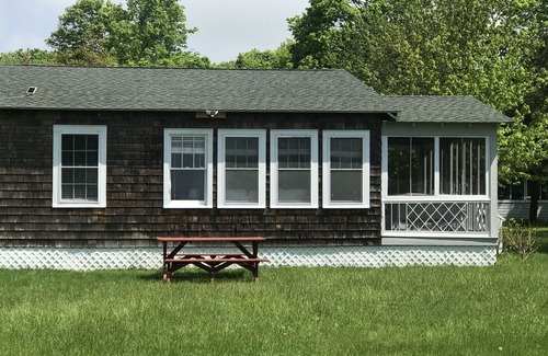 Long Island House | Designer Cottage Hide-away With Water Views/fringe of the Hamptons