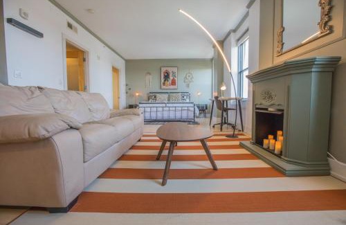 Downtown Des Moines Apartment | Designer Downtown Condo Suite - Splendid View