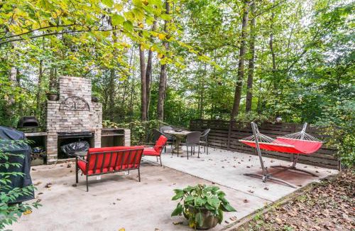 Dahlonega House | Designer Getaway-Hot Tub, 4 Minutes to Dahlonega