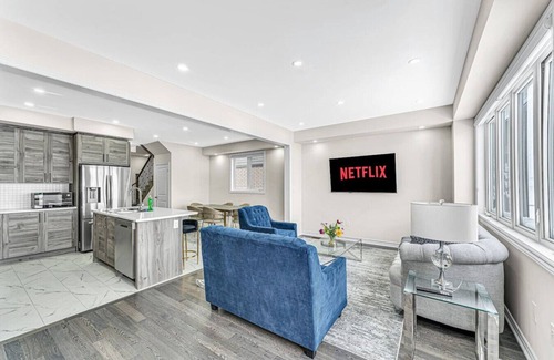 Thorold House | Designer Home in Niagara Falls