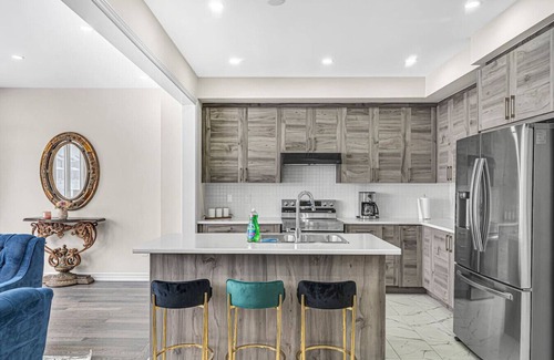 Thorold House | Designer Home in Niagara Falls