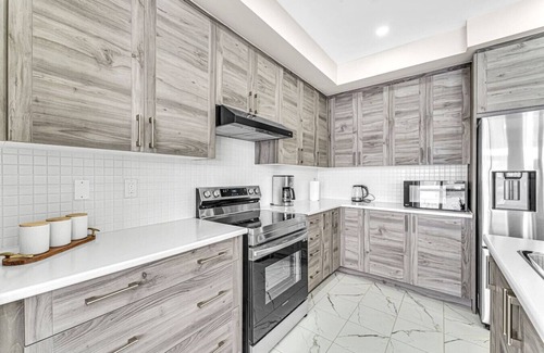 Thorold House | Designer Home in Niagara Falls