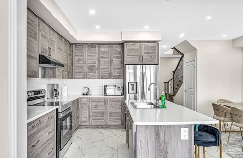 Thorold House | Designer Home in Niagara Falls