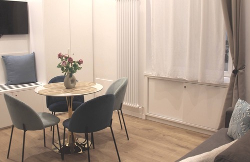 Trastevere Apartment | Designer home in the center of Trastevere: Suite, 3 bathrooms, Wi-Fi, AC and laundry room