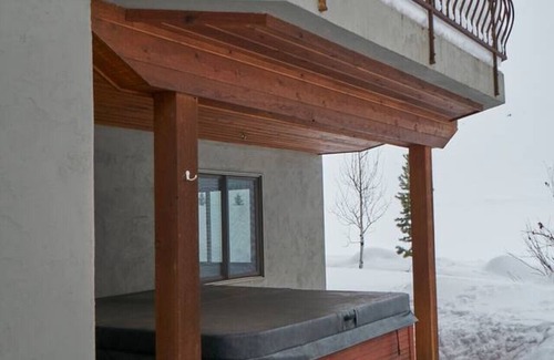 Warm Springs House | Designer Home in Warm Springs w/Mountain Views