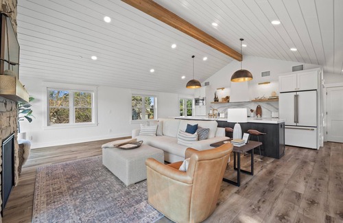 Village of Pewaukee House | Designer Home with Lake Views + Cozy Fireplace