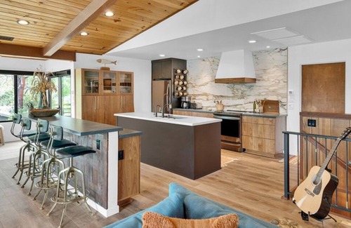 Oak Shores House | Designer Lakehouse-Waterfront, Private Dock, Steps to Marina and Pool