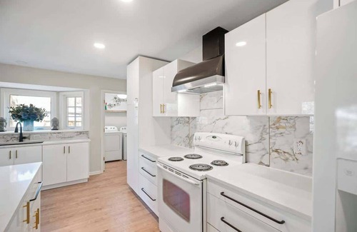 Lenexa Villa | Designer Luxury 4bed/4ba w/Pool
