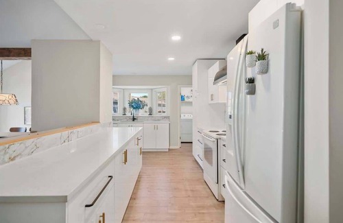 Lenexa Villa | Designer Luxury 4bed/4ba w/Pool