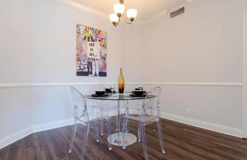 Beverly Grove Apartment | Designer Penthouse 2 Bedroom with Balcony Beverly Hills Adjacent