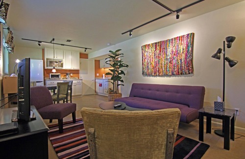 Table Mesa Apartment | Designer's Cozy Retreat For Two, Dramatic and Spacious, Private and Clean
