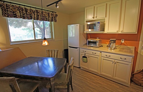 Table Mesa Apartment | Designer's Cozy Retreat For Two, Dramatic and Spacious, Private and Clean
