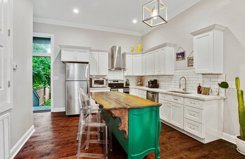 Milan House | Designer's Dream! 3 bed/2.5 bath