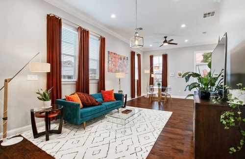 Milan House | Designer's Dream! 3 bed/2.5 bath