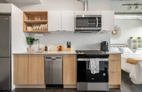 Connaught Apartment | Designer Studio in the Sky - Views, AC, Patio