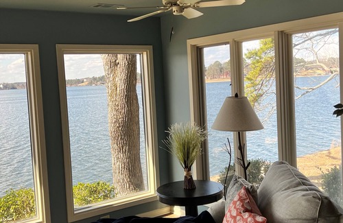 Mid America Cottage | Designer-styled waterfront cottage 5 min to Races