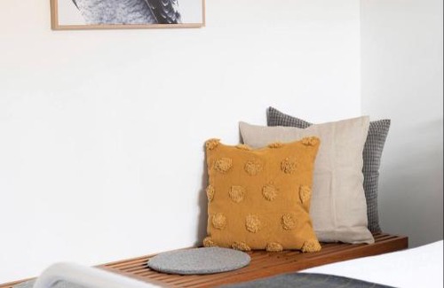 Brunswick East Apartment | Designer townhome adjacent to East Brunswick Village 2min to tram plus private parking