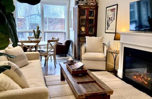 Telluride Apartment | Designer Unit -Center of Town of Telluride, steps to Gondola and town park