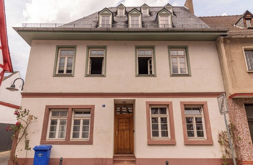 Mainz-Bingen Apartment | Designer Unterkunft in 15. Jahrhundert Altbau 75 m² für Max. 4 Personen