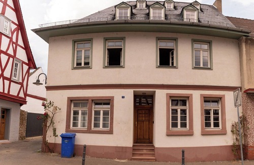 Mainz-Bingen Apartment | Designer Unterkunft in 15. Jahrhundert Altbau 75 m² für Max. 4 Personen