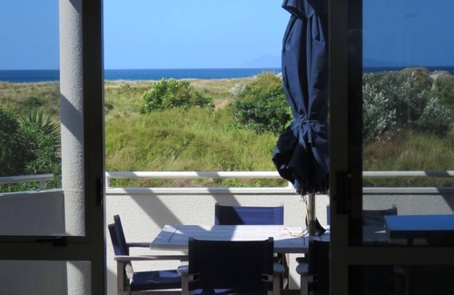 Bowentown House | Desirable ocean-front beach house