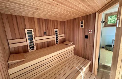 Sencur House | DESIREE with Sauna&HotTube at Potatoland Lux Resort