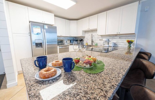 Holiday Isle House | Destin Condo: Pool, Private Beach, Gear Included