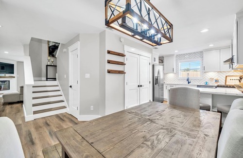 Holiday Isle House | Destin Harbor Haven sleeps 8, pet friendly, near beach