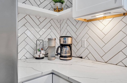 Holiday Isle House | Destin Harbor Haven sleeps 8, pet friendly, near beach