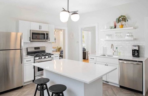 Appleton House | -Destination Downtown - 2 bed, 1 bath