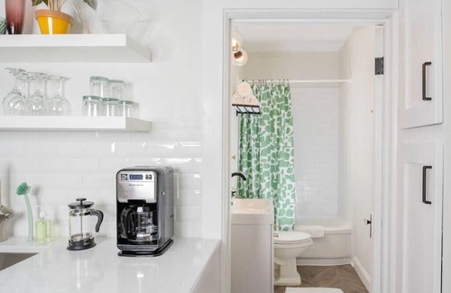 Appleton House | -Destination Downtown - 2 bed, 1 bath