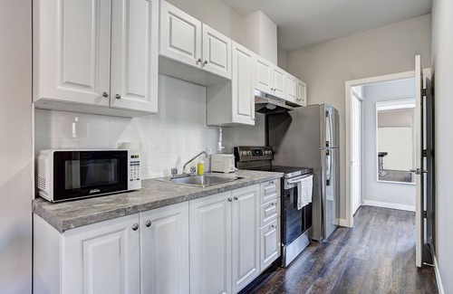 Cote-Des-Neiges—Notre-Dame-De-Grace Apartment | DestinationStays-University of Montreal