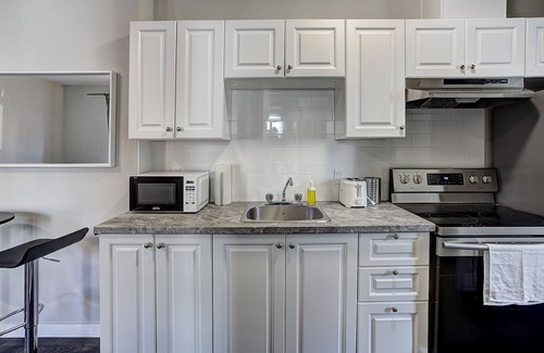 Cote-Des-Neiges—Notre-Dame-De-Grace Apartment | DestinationStays-University of Montreal