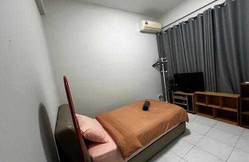 Richmond Hill House | Destiny Guesthouse Kuching Near Airport 4pm checkout