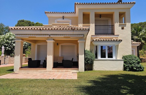 Alhaurin el Grande Villa | Detached 3 bed 3 bath Villa with Pool outside dining, AC, Wi-Fi. Golf Course