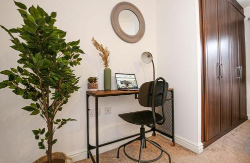 Deanshanger House | Detached 4 Bed-UltraFast Wifi Garden Free Parking