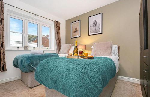 Deanshanger House | Detached 4 Bed-UltraFast Wifi Garden Free Parking