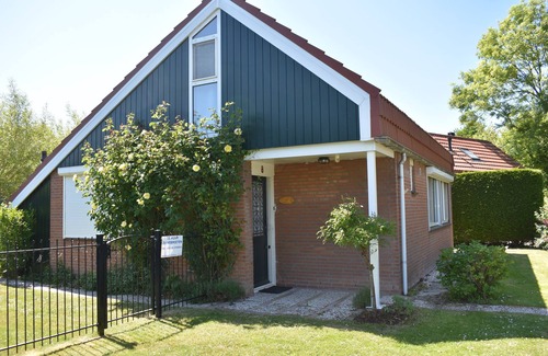 Brouwershaven House | Detached 6 persons holiday home, completely fenced garden in holidaypark Zomerdorp